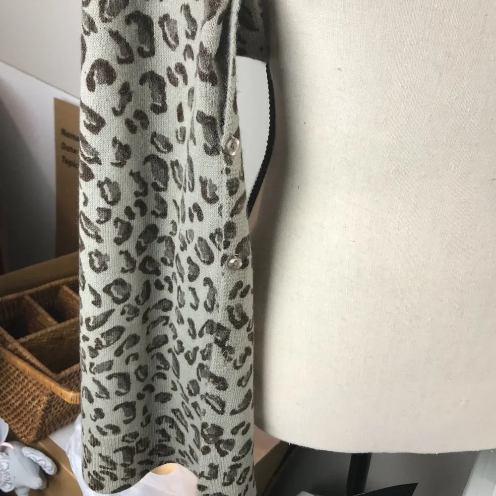 Multi-functional unbranded, cheetah print scarf/wrap